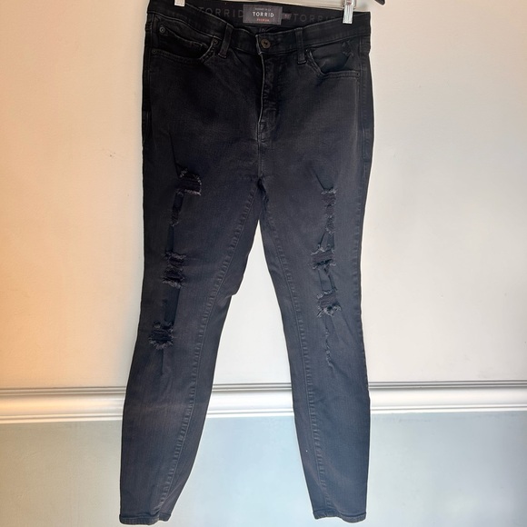 Torrid Size 12R Sky High Skinny Distressed Jeans in Black - Picture 2 of 7